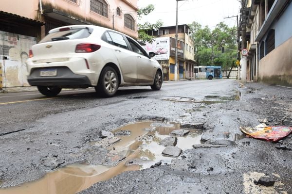 Buraco na Rua Roberto Luiz, Bairro Vasco da Gama, Cariacica por Carlos Alberto Silva