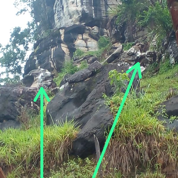 Pedra desliza e deixa 14 pessoas desalojadas em Vargem Alta por Prefeitura de Vargem Alta