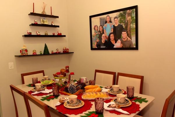 Meirelande Freitas decorou a casa para a chegada do natal  por Fernando Madeira