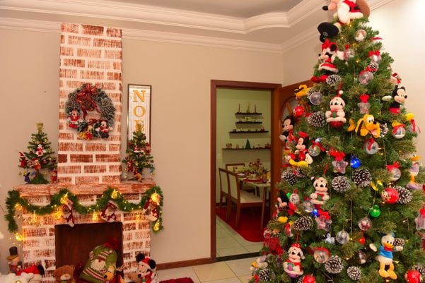 Meirelande Freitas decorou a casa para a chegada do natal  por Fernando Madeira