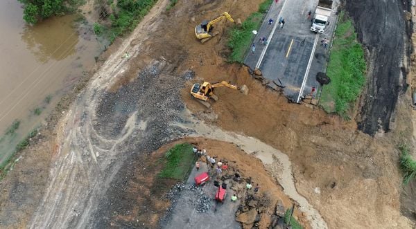 Começa obra em trecho com cratera na BR 101 em Aracruz por Heriklis Douglas