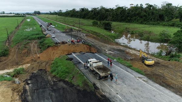 Começa obra em trecho com cratera na BR 101 em Aracruz por Heriklis Douglas