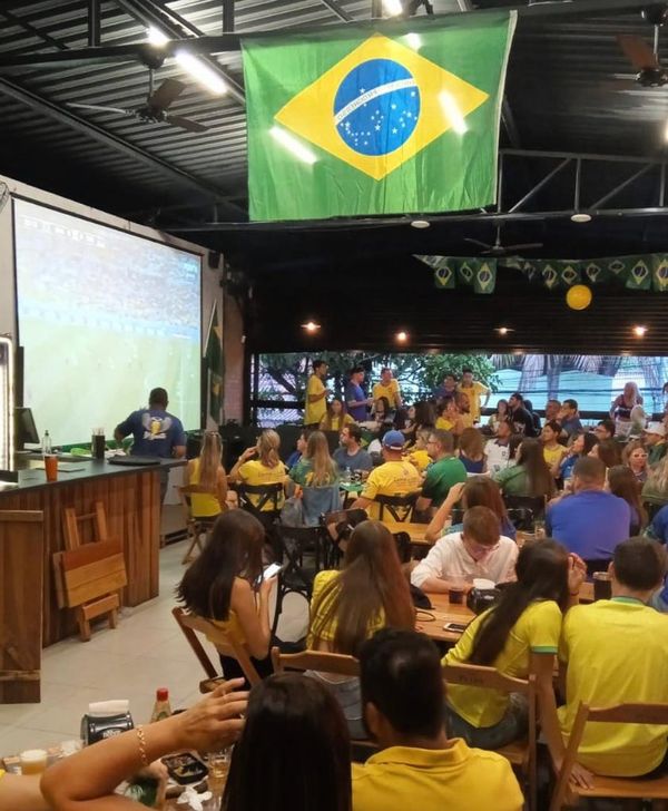 Jogo do Brasil no Só Santo Botequim, em Vila Velha