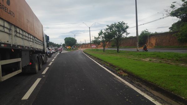 Trecho da BR 101, em Linhares, é interditado após chuva