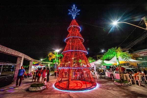 Vitória: decoração de Natal Praça Dom João Batista, São Pedro, em 2021