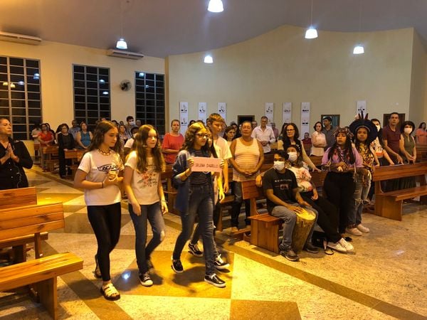 Amigos e familiares prestam homenagem a vítimas de ataque em Aracruz por Thaynara Lebarchi