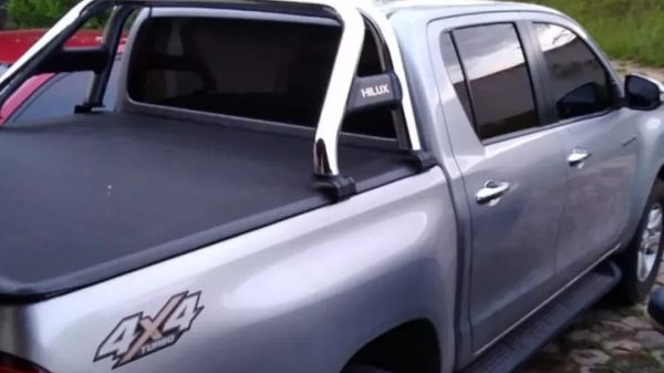 Ao saber dos mandados de prisão preventiva, o casal de pastores fugiu em uma Hilux comprada em nome da idosa