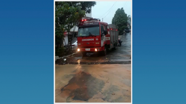 Casa desaba e duas pessoas são soterradas em Viana  por Leitor A Gazeta
