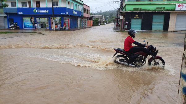Chuva causa alagamentos em Campo Verde, Cariacica