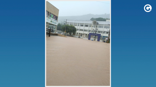 Chuva forte causa alagamentos em ruas e casas do Norte do ES