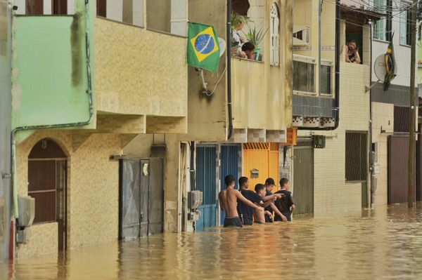 Chuva provoca alagamentos em Operário, Cariacica