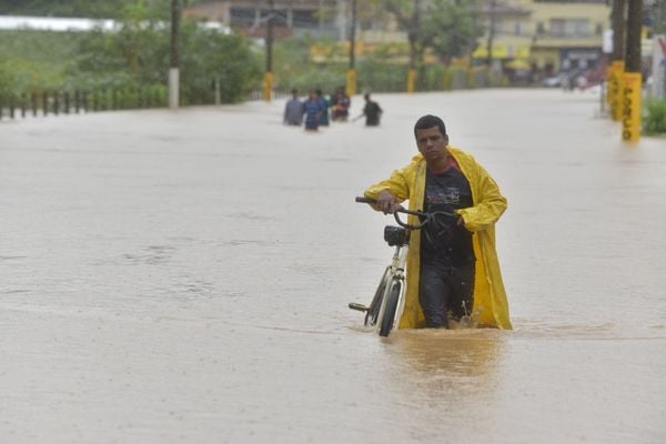 Inundação causada pela chuva no Bairro Portal de Cariacica, em Cariacica por Ricardo Medeiros