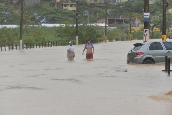 Inundação causada pela chuva no Bairro Portal de Cariacica, em Cariacica por Ricardo Medeiros