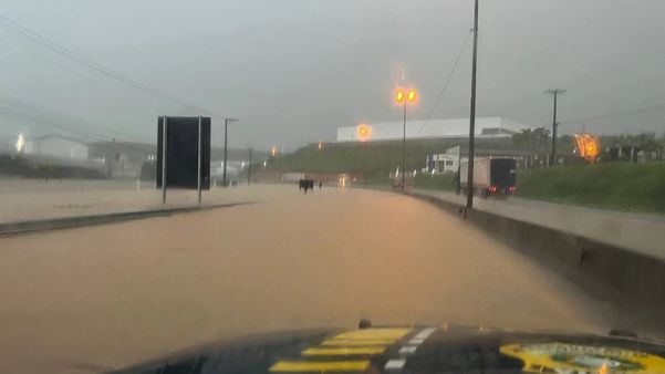 KM 302,9 da BR 101 em Viana totalmente alagado