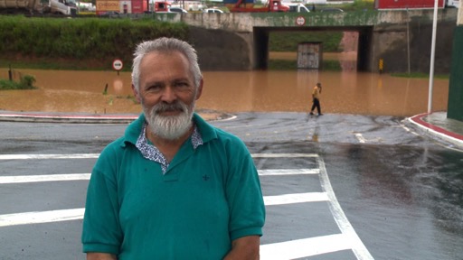 Paulo Sérgio da Silva é caminhoneiro há 30 anos e disse nunca ter passado por situação semelhante a desta quinta-feira (1) em Cariacica