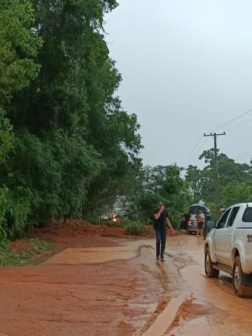 Rodovia ES 080 em Santa Leopoldina é interditada após deslizamento por Leitor | A Gazeta