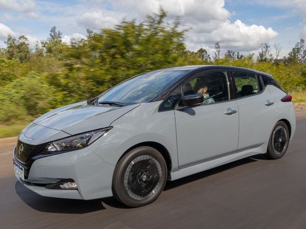 O Leaf tem 147 cavalos de potência, 32,6 kgfm de torque instantâneo e autonomia de 272 quilômetros