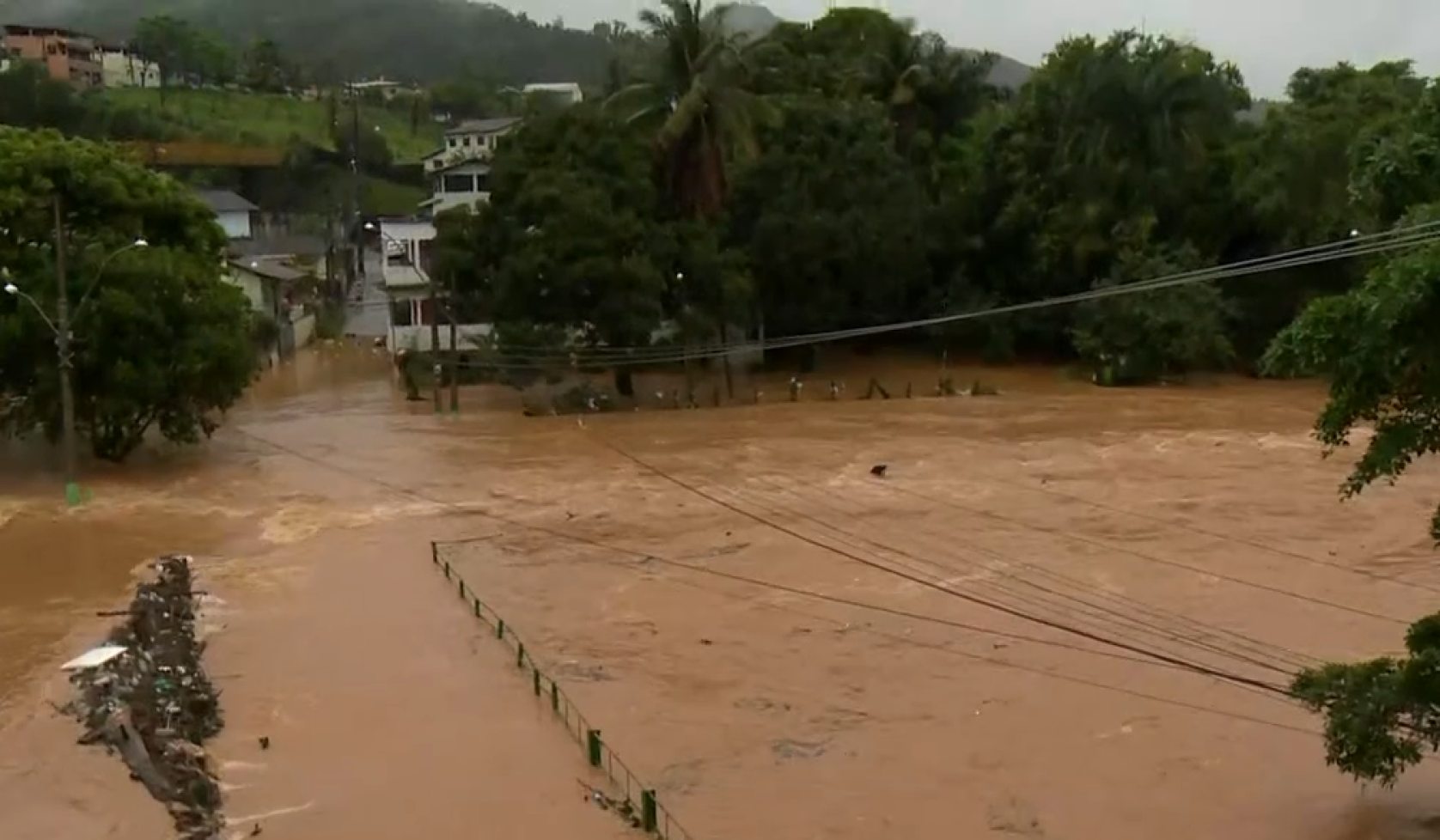 É o segundo dia consecutivo em que o município sofre com os estragos provocados pelas fortes chuvas que atingem o Espírito Santo desde o fim de novembro