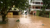 Chuva atinge Fundão: rua é confundia com rio(Fernando Estevão)
