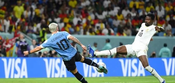 Uruguai vence Gana por 2 a 0, mas é eliminado da Copa