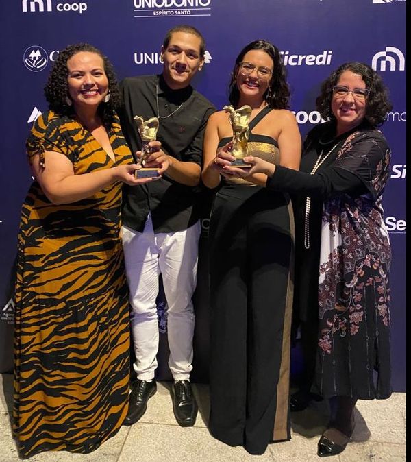 Flávia Martins, Vinicius Viana, Lara Rosado e Karine Nobre, do Hub Imobi de A Gazeta, venceram o voto popular por Divulgação/OCB-ES