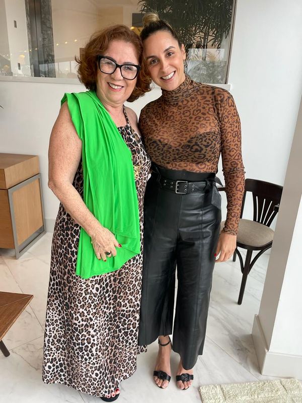 Betty Feliz e Tricia Navarro