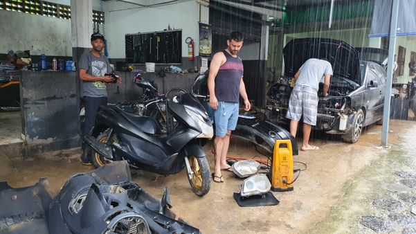 Chuva causa prejuízos em oficina no bairro Ipanema, Viana