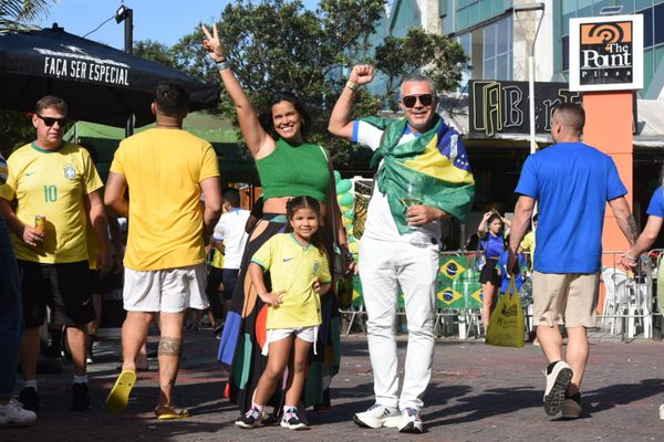 Família: Alex Lopes, Luciana Lopes, Olivia Lopes, 5 anos. Primeira vez no Triângulo para ver Brasil e Coreia na Copa por Carlos Alberto Silva