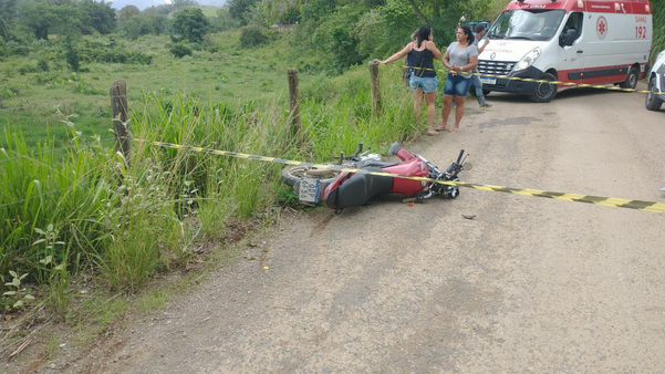 A vítima conduzia uma moto no momento do acidente em Rio Novo do Sul por Divulgação \ PM