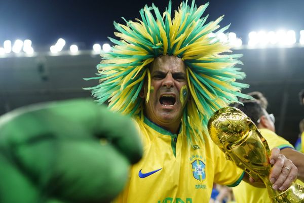 Torcida da Seleção Brasileira em jogo contra a Coreia do Sul, pelas oitavas de final da Copa do Mundo por Vitor Jubini