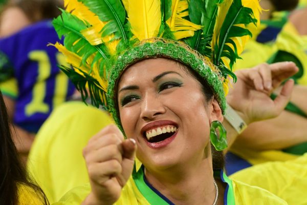Torcida da Seleção Brasileira em jogo contra a Coreia do Sul, pelas oitavas de final da Copa do Mundo por Vitor Jubini