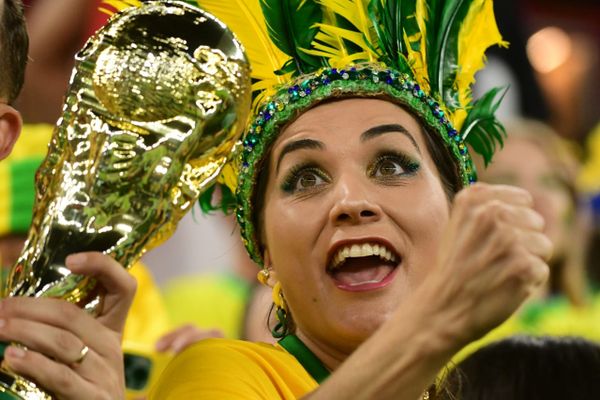Torcida da Seleção Brasileira em jogo contra a Coreia do Sul, na Copa do Mundo por Vitor Jubini