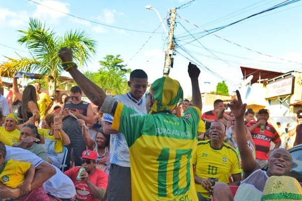 Torcida na Arena São Pedro, em Vitória, comemora gol do Brasil contra Coreia por Fernando Madeira