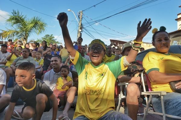 Torcida na Arena São Pedro, em Vitória, comemora gol do Brasil contra Coreia por Fernando Madeira