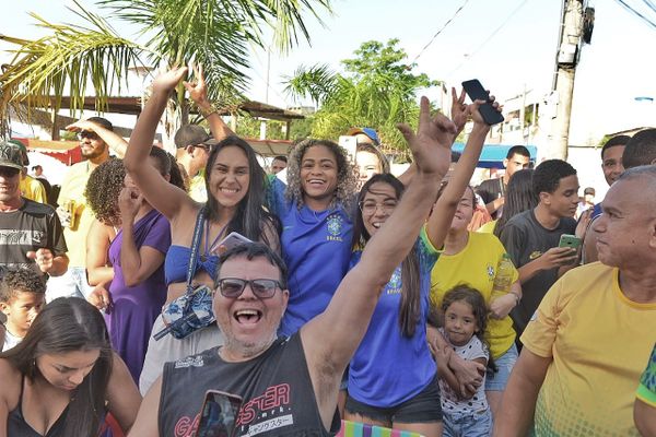 Torcida na Arena São Pedro, em Vitória, comemora gol do Brasil contra Coreia por Fernando Madeira