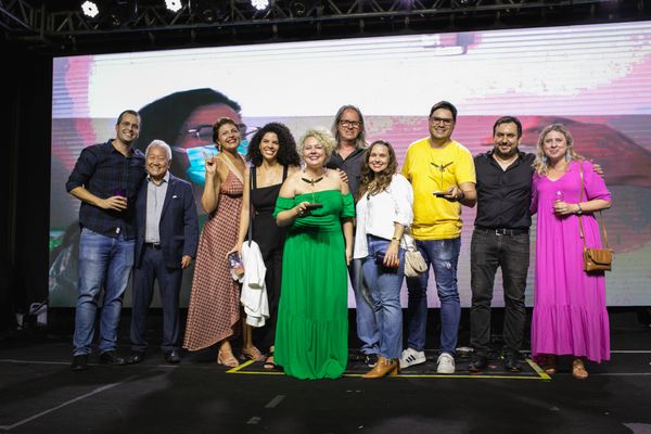 Prósper recebe troféu na categoria Campanha Varejo no 35º Festival Colibri