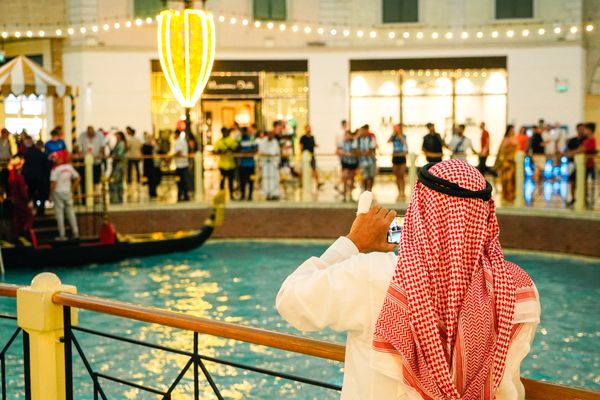 Shopping Villagio Mall em Doha, no Catar, traz referências da Itália por Vitor Jubini