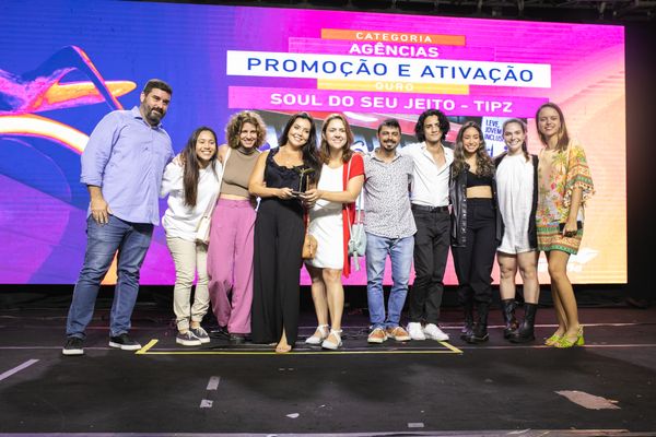 Tipz recebe troféu na categoria Promoção e Ativação no 35º Festival Colibri
