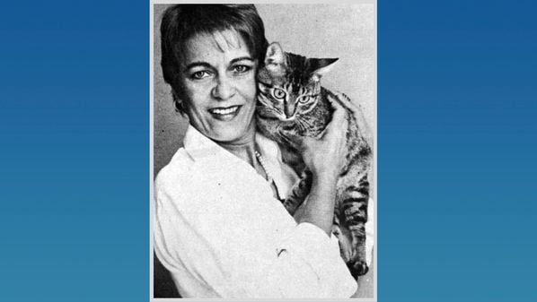 Fui convidado a organizar um livro com a obra completa da escritora capixaba, visto que as atuais gerações não a conhecem