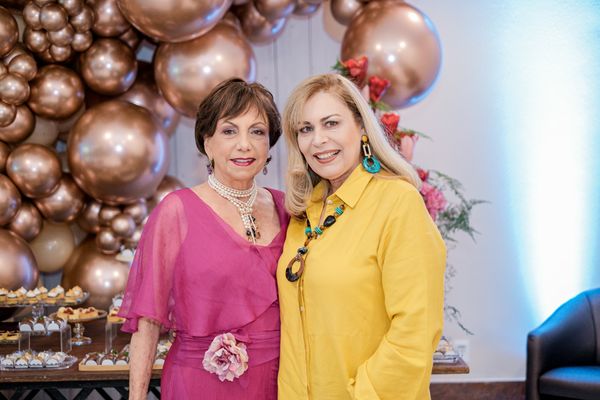 Alzira Torres e Sonia Abelha