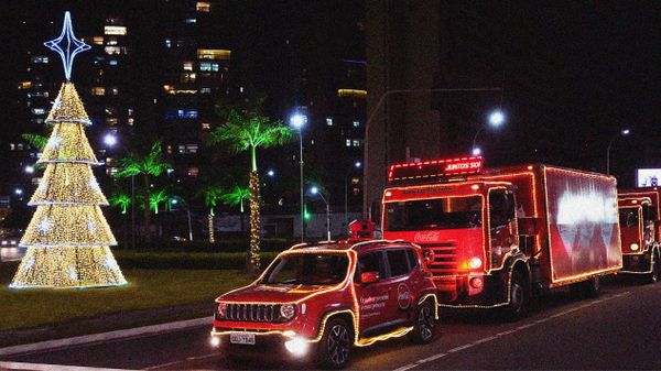 Caminhão de Natal Coca Cola com luz : : Brinquedos e