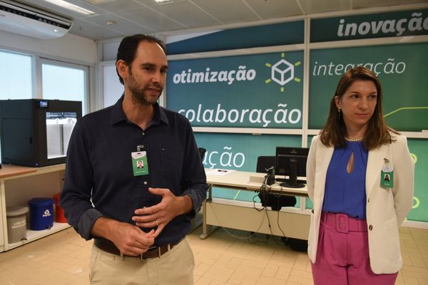 Eduarda Lacerda, gerente-geral da Petrobras-ES, e Carlos Coelho, gerente da engenharia de produção da  Petrobras por Carlos Alberto Silva