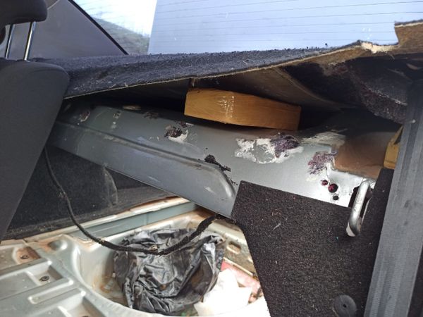 PRF apreende mais de 10 kg de pasta base de cocaína que seriam entregues na Praia de Camburi por PRF