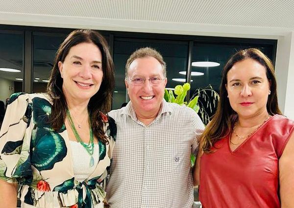 Sueli Chieppe, o gemólogo  Henri Donilkoff e Laura Marchi