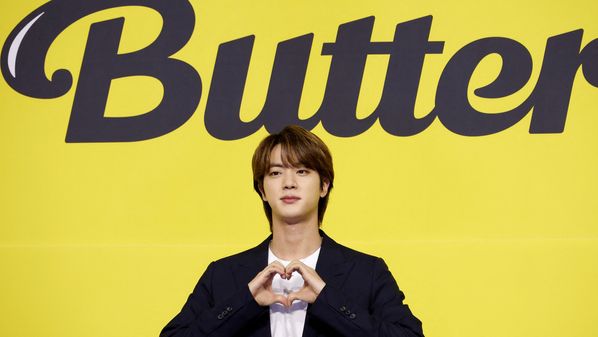 Em nota, Bighit Music pede a compreensão dos fãs; cantor deve se apresentar ao exército na próxima terça, 13