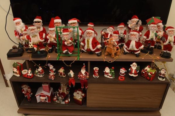 A professora aposenatada Andréa Lima adora decoração de Natal por Carlos Alberto Silva