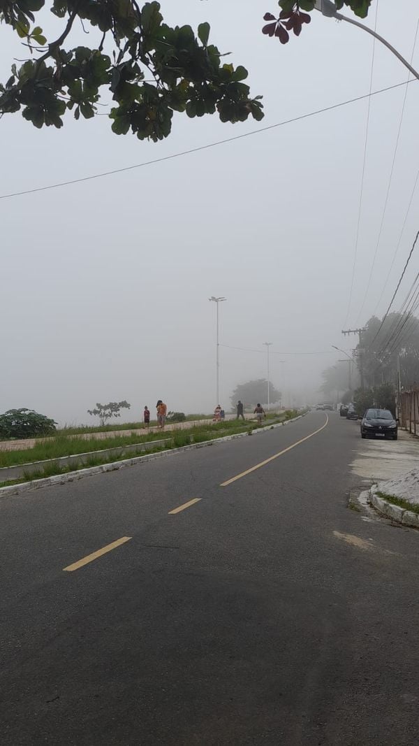 Forte neblina encobriu paisagens da região de Enseada Azul, em Guarapari, na manhã desta quinta-feira (8) por Leitora | A Gazeta