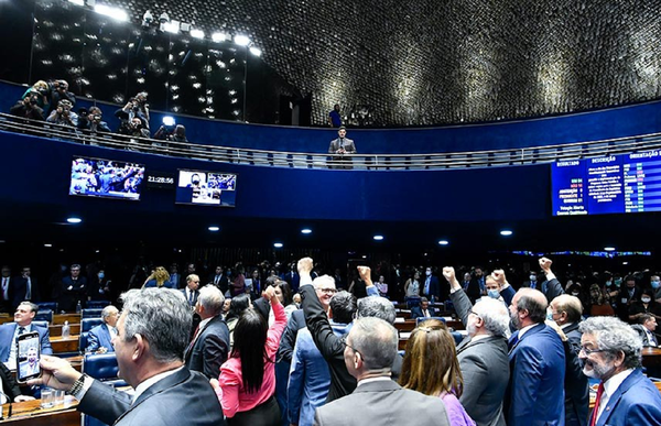 PEC da Transição foi aprovada em dois turno pelo Senado