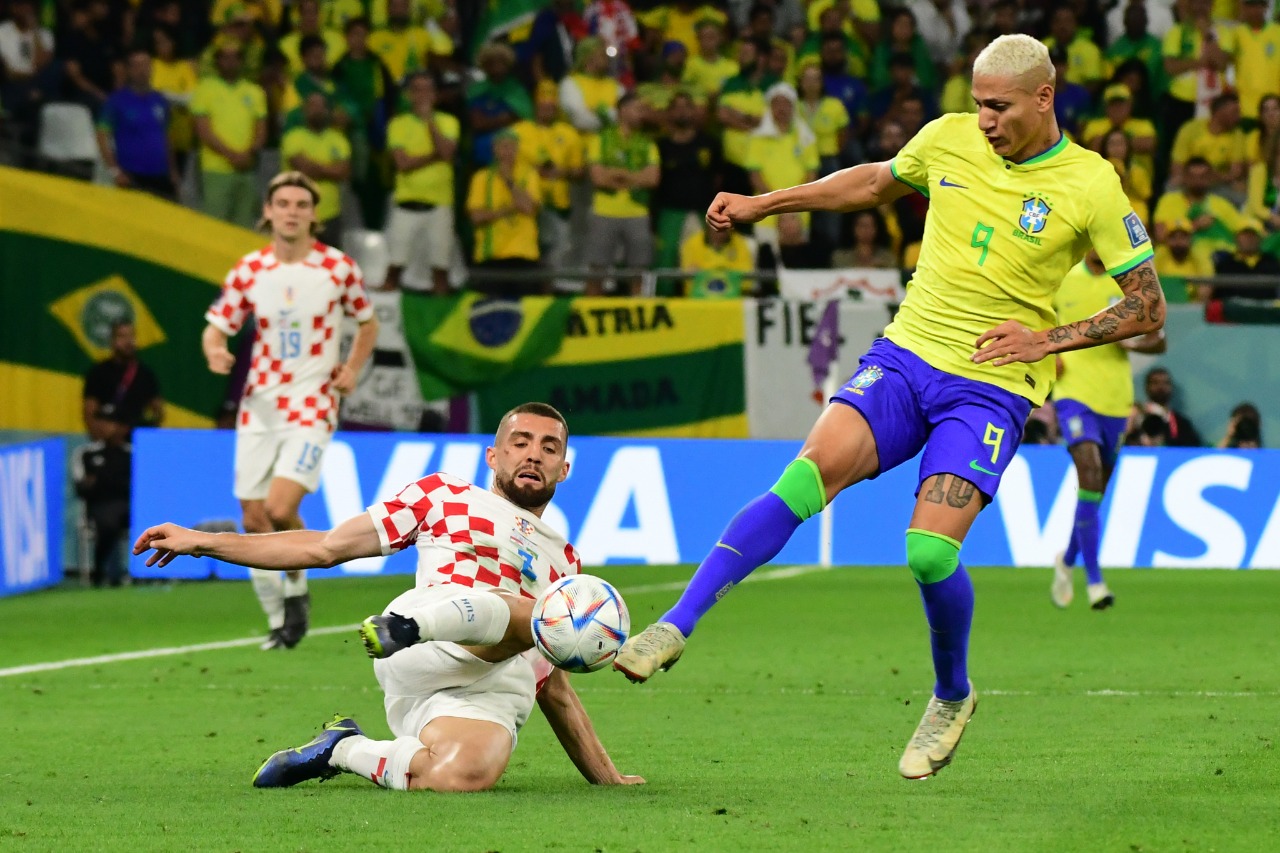 Brasil vence Croácia de virada em jogo com gol contra e pênalti duvidoso -  Angola24Horas - Portal de Noticias Online