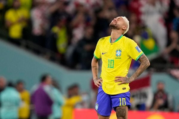Neymar, do Brasil, lamenta derrota nos pênaltis para a Croácia ao final da partida válida pelas quartas de final da Copa do Mundo do Catar disputada no Estádio Education City em Al-Rayyan, a oeste de Doha, nesta sexta-feira, 9 de dezembro de 2022.